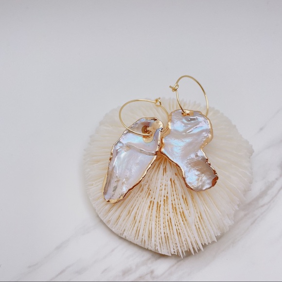 Retro Genuine gold trim keshi Pearl hoop earrings - Picture 2 of 6